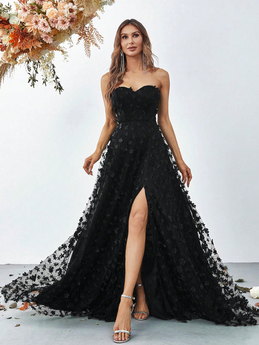 Sophisticated Strapless Sweetheart Neckline Gown with Thigh-High Split - Fit and Flare Silhouette
