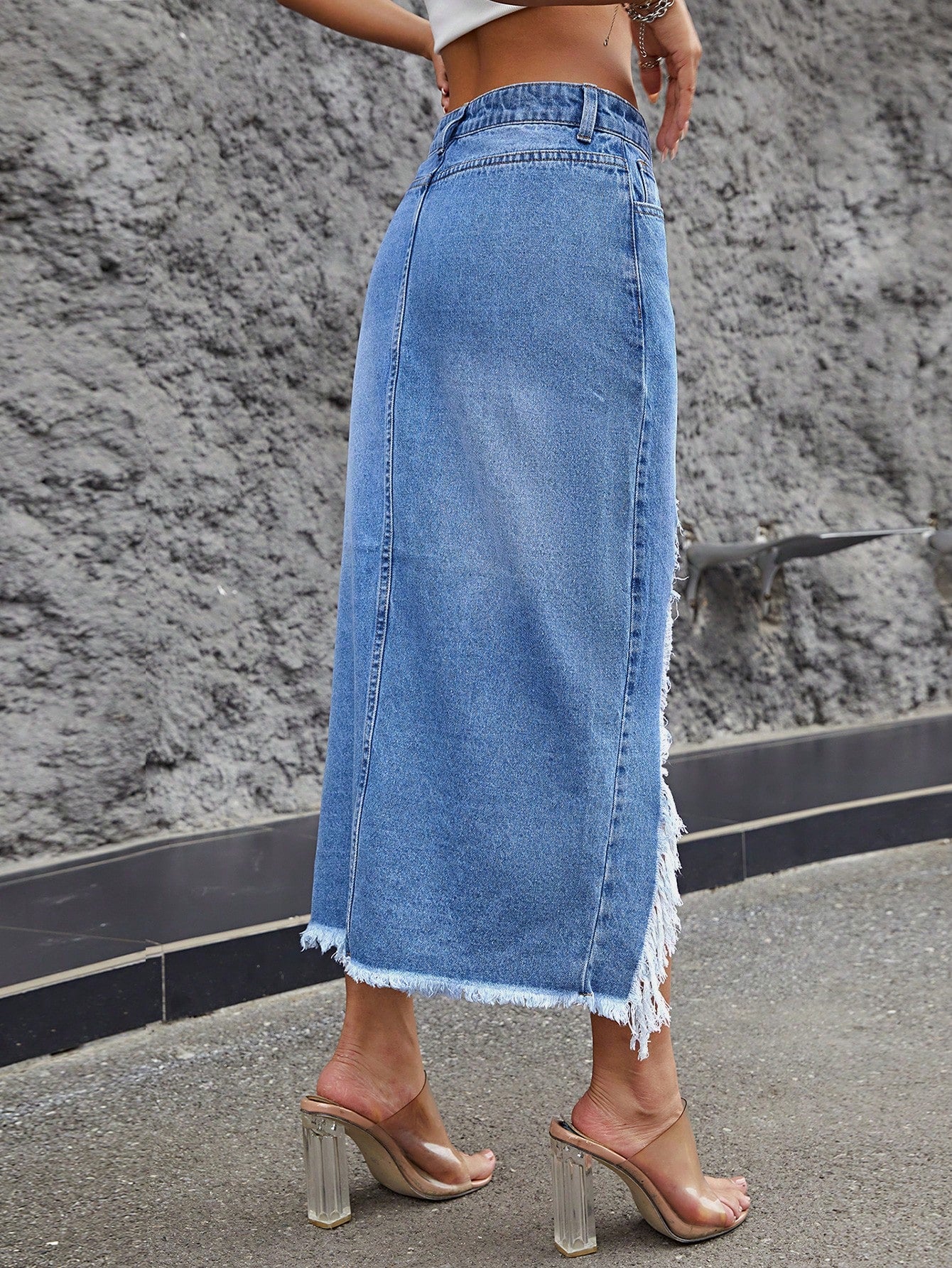 Chic and Trendy: Pocket-Patched Asymmetrical Denim Skirt with Raw Hem