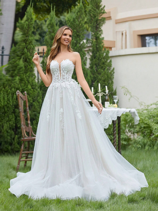 Luxurious Strapless Sweetheart Lace Appliqué Tulle Chapel Train Wedding Gown