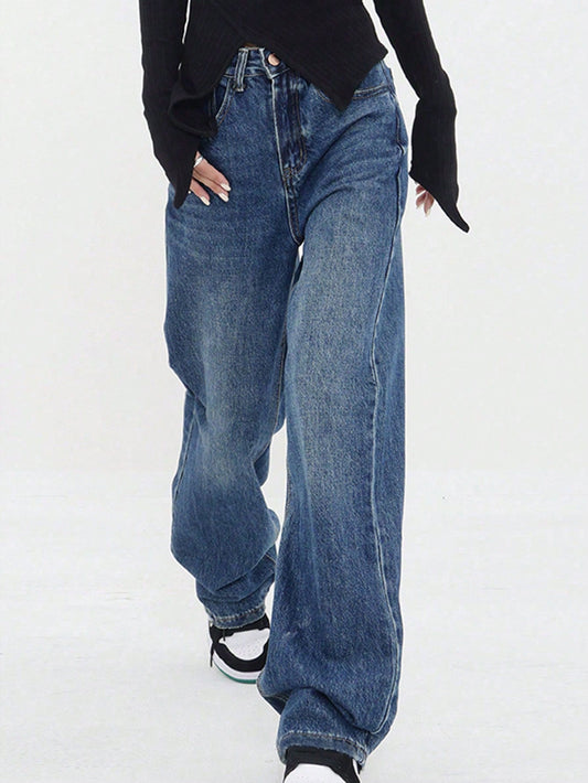 Pocket Straight Leg Jeans: Sleek and Modern Denim Staple for Everyday Style