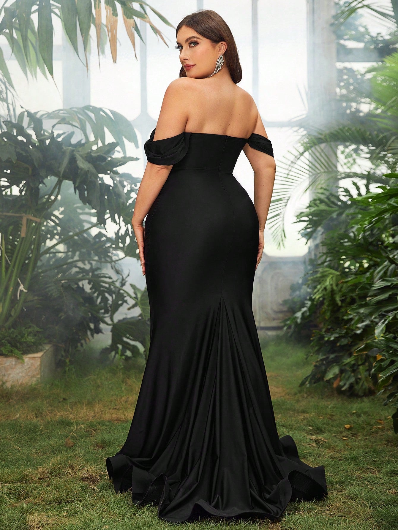 Sophisticated Plus Size Off-Shoulder Dress with Mermaid Hem - Perfect for Formal Occasions