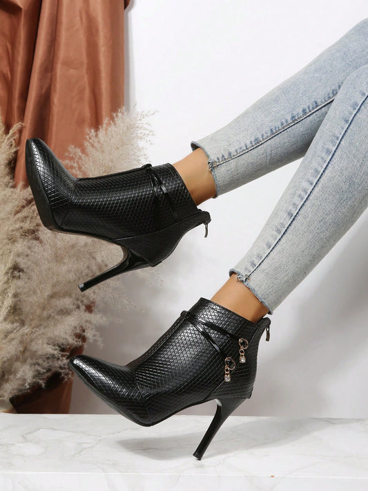 Fashionable Women’s Heeled Boots