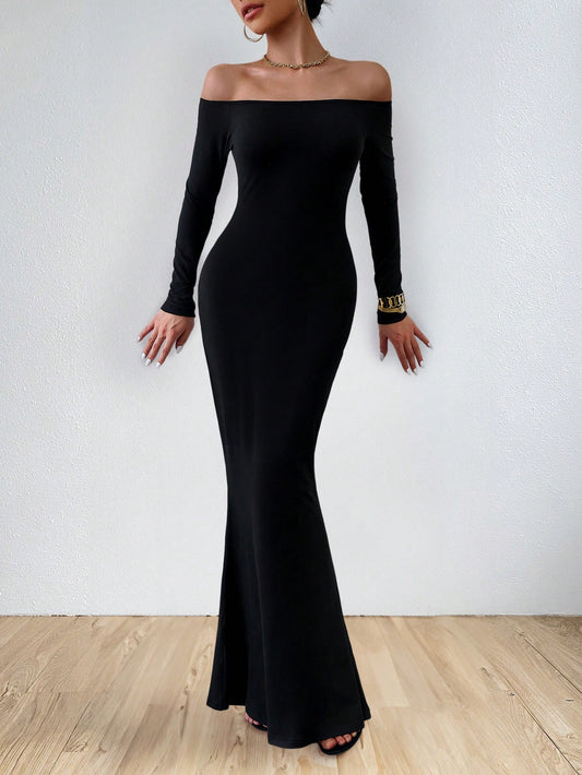 Stunning and Feminine: Off-Shoulder Mermaid Form-Fitting Dress for Elegant and Flirty Style