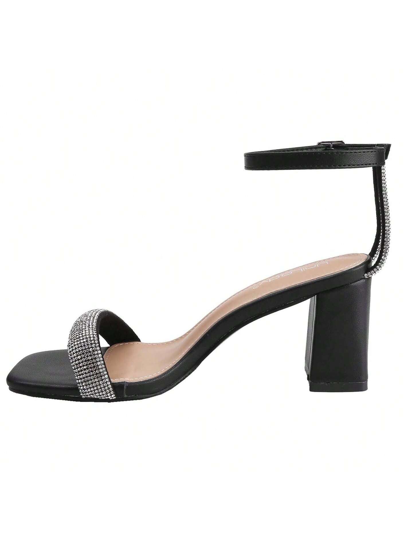 Chic and Comfortable Women's Chunky Heels with Ankle Strap – The Perfect Dress Shoes for All Occasionss