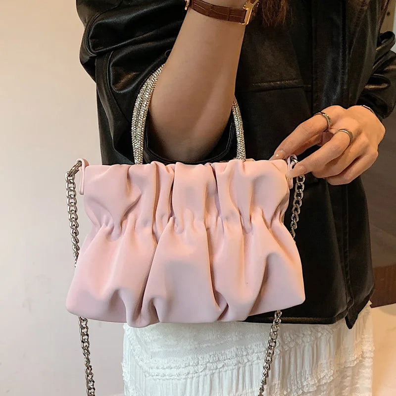Chic Luxury Cloud Messenger Bag: Ruched Detail and Shoulder Comfort for Sophisticated Style