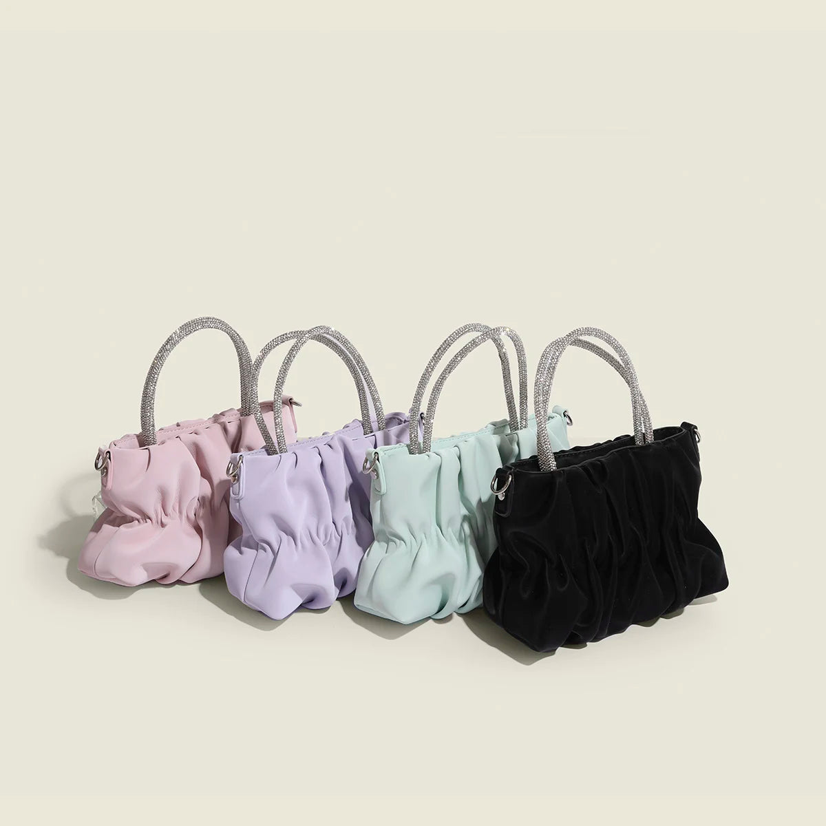 Chic Luxury Cloud Messenger Bag: Ruched Detail and Shoulder Comfort for Sophisticated Style