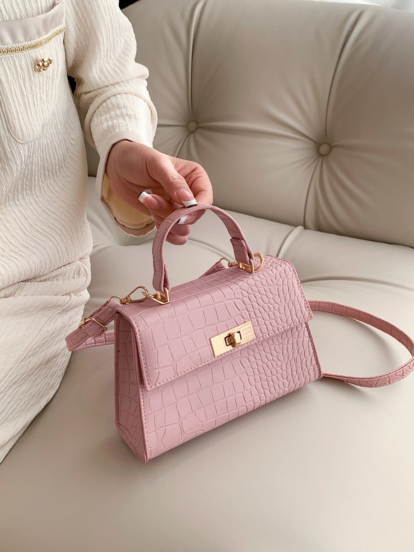 Mini Fashionable Crocodile Pattern Flap Handbag: The Versatile Crossbody Essential