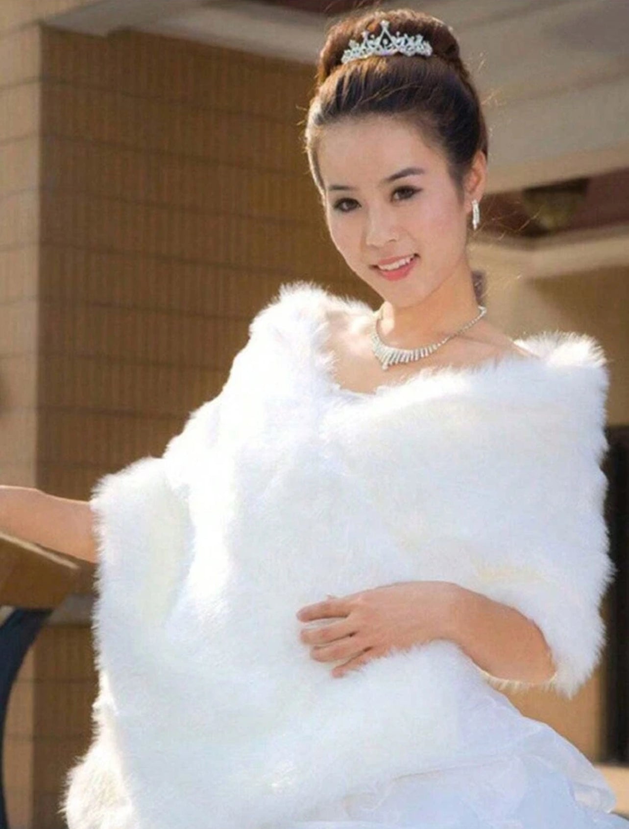 Luxurious White Thick Faux Fur Long Shawl Wrap - Free Shipping