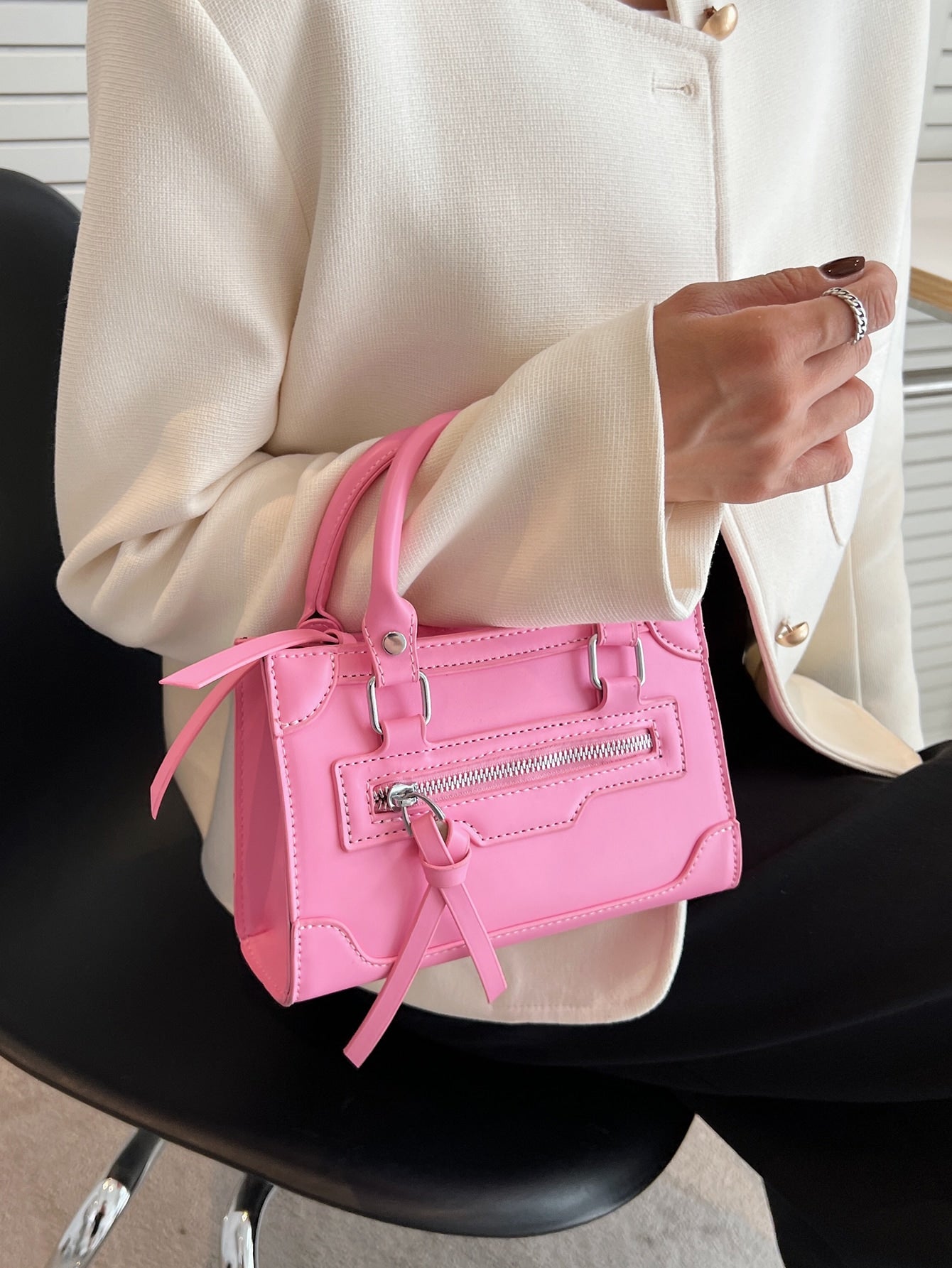 Must-Have Elegant Crossbody Handbag - Trendy and Functional All-In-One Bag