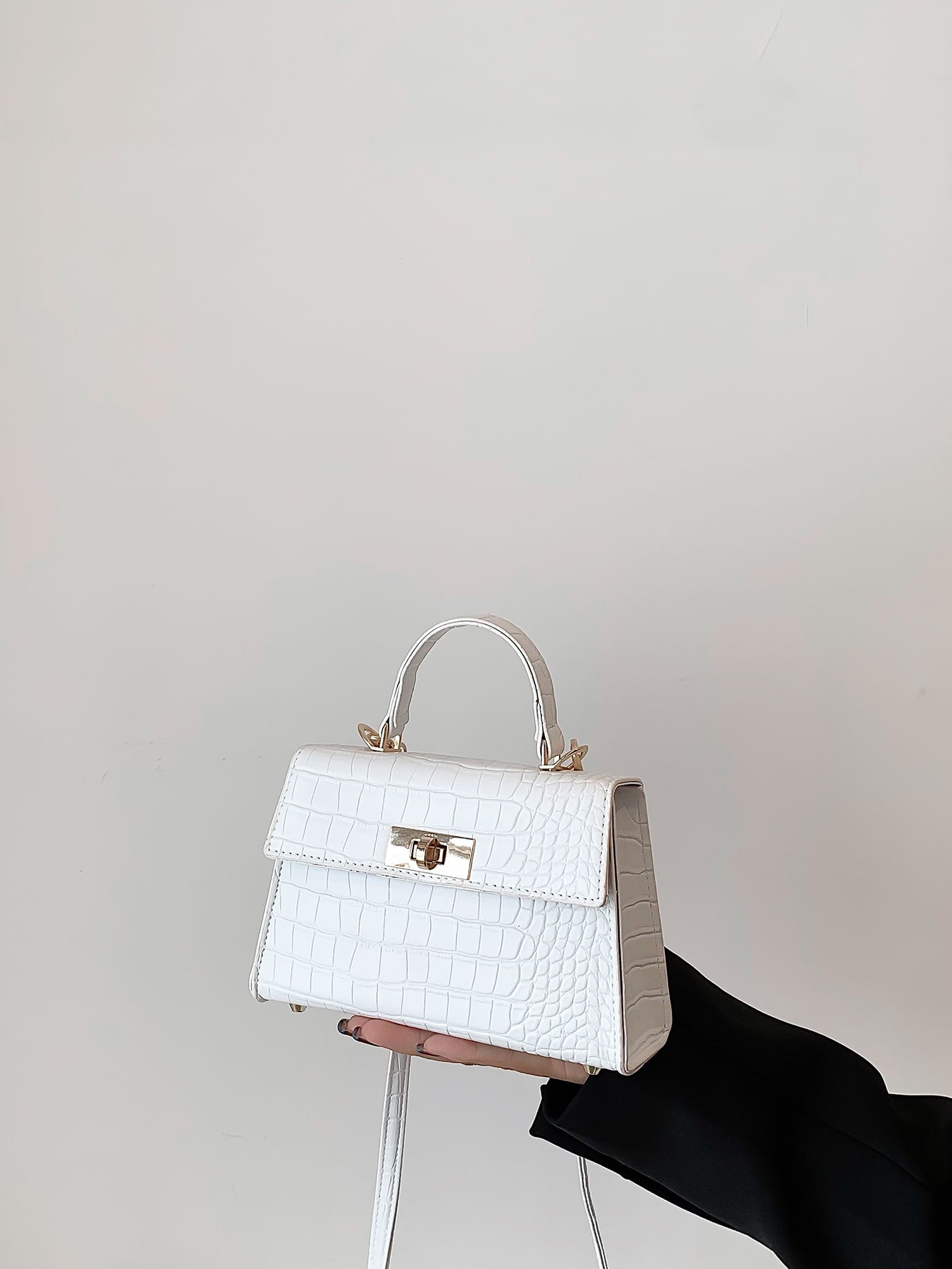 Mini Fashionable Crocodile Pattern Flap Handbag: The Versatile Crossbody Essential