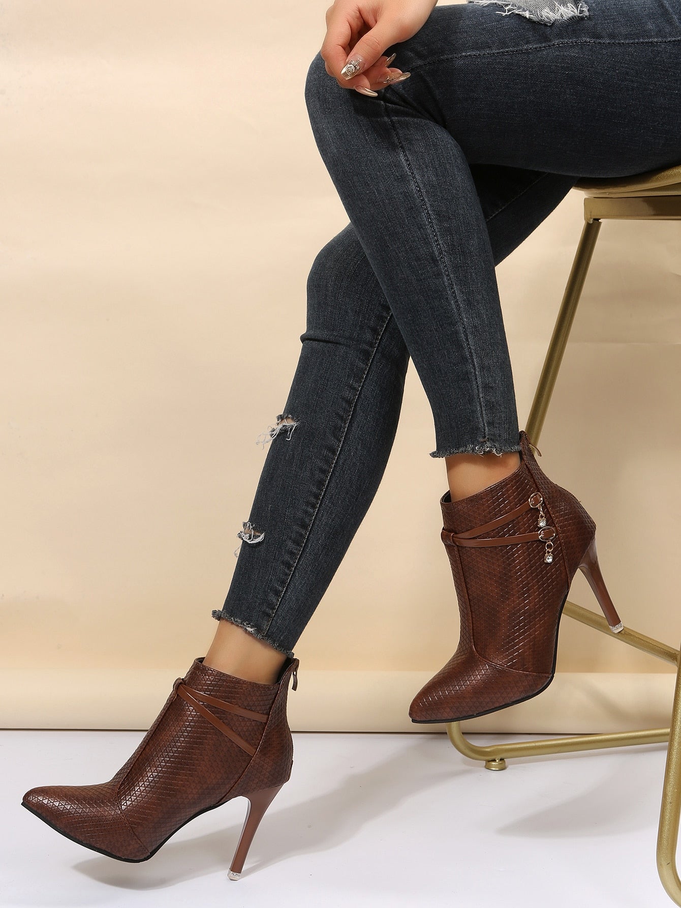 Fashionable Women’s Heeled Boots