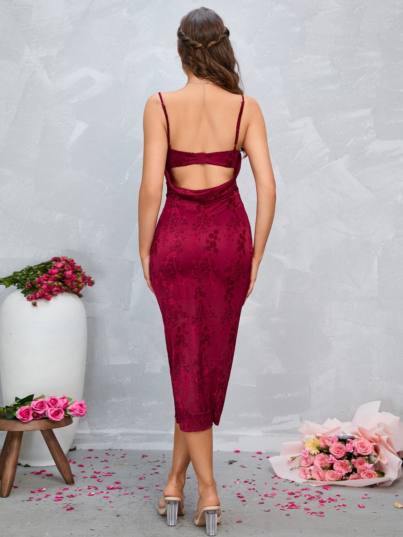 Floral Jacquard Cami Form-Fitting Bodycon Dress: Embrace Elegance and Feminine Sophistication