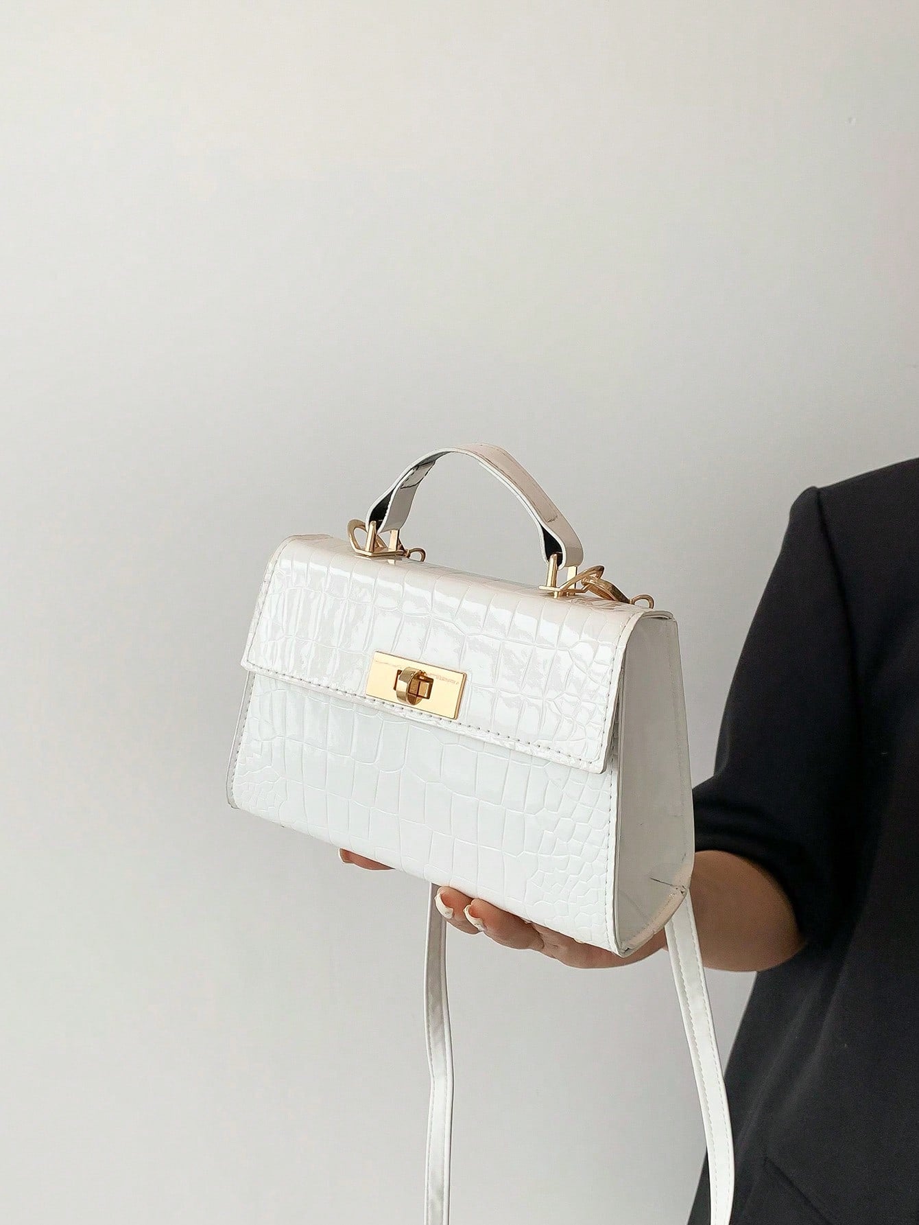 Mini Fashionable Crocodile Pattern Flap Handbag: The Versatile Crossbody Essential