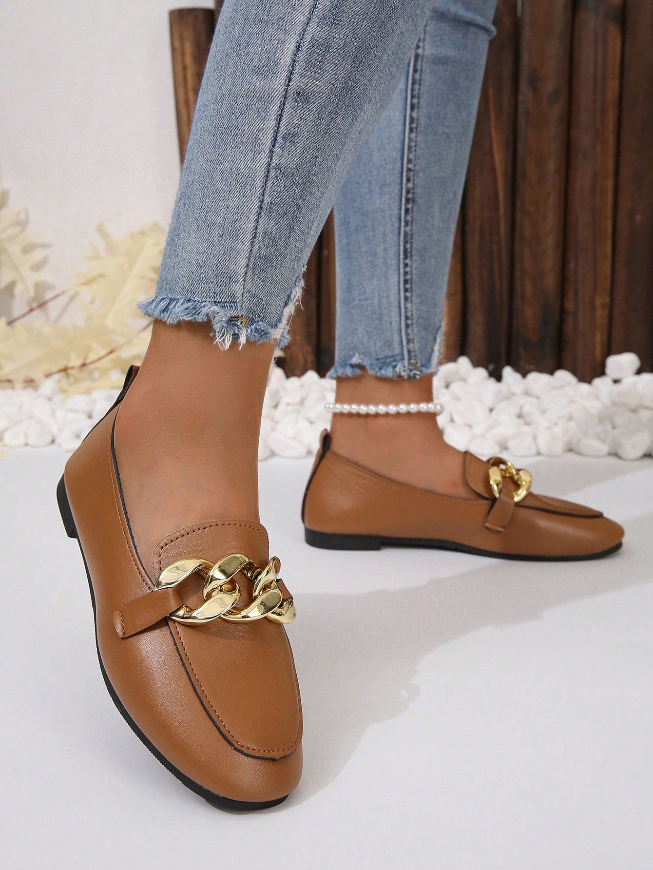 Women Chain Decor Flat Loafers Fashionable Flat Shoes