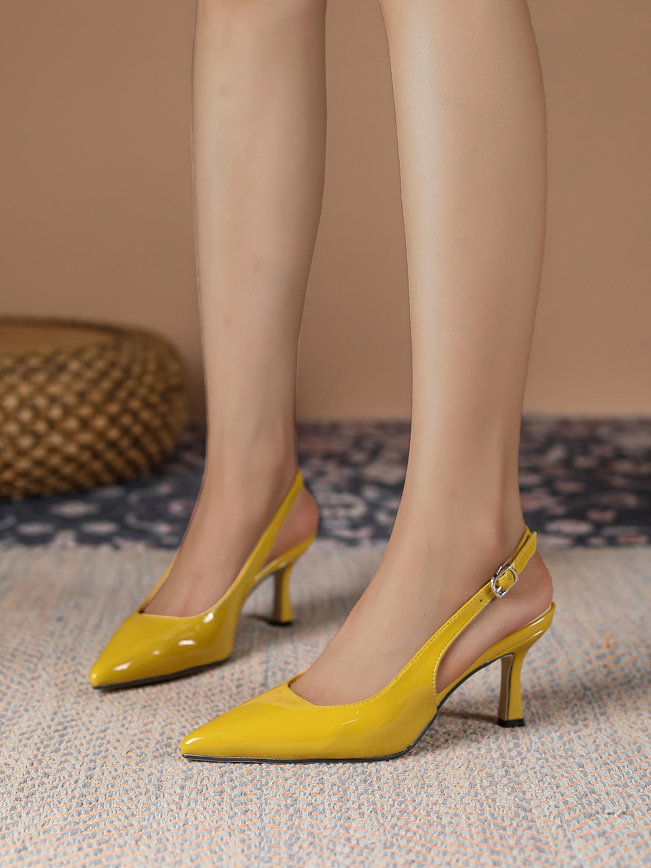 Women's Elegant Slingback High-Heeled Shoes with Pointed Toe: Timeless Sophistication