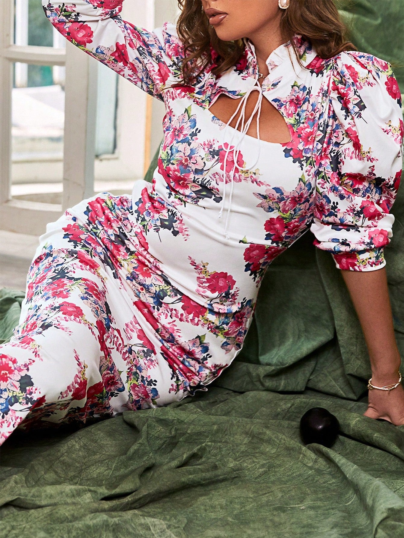 Chic Florals: Cut-out Front Puff Sleeve Dress for Effortless Elegance