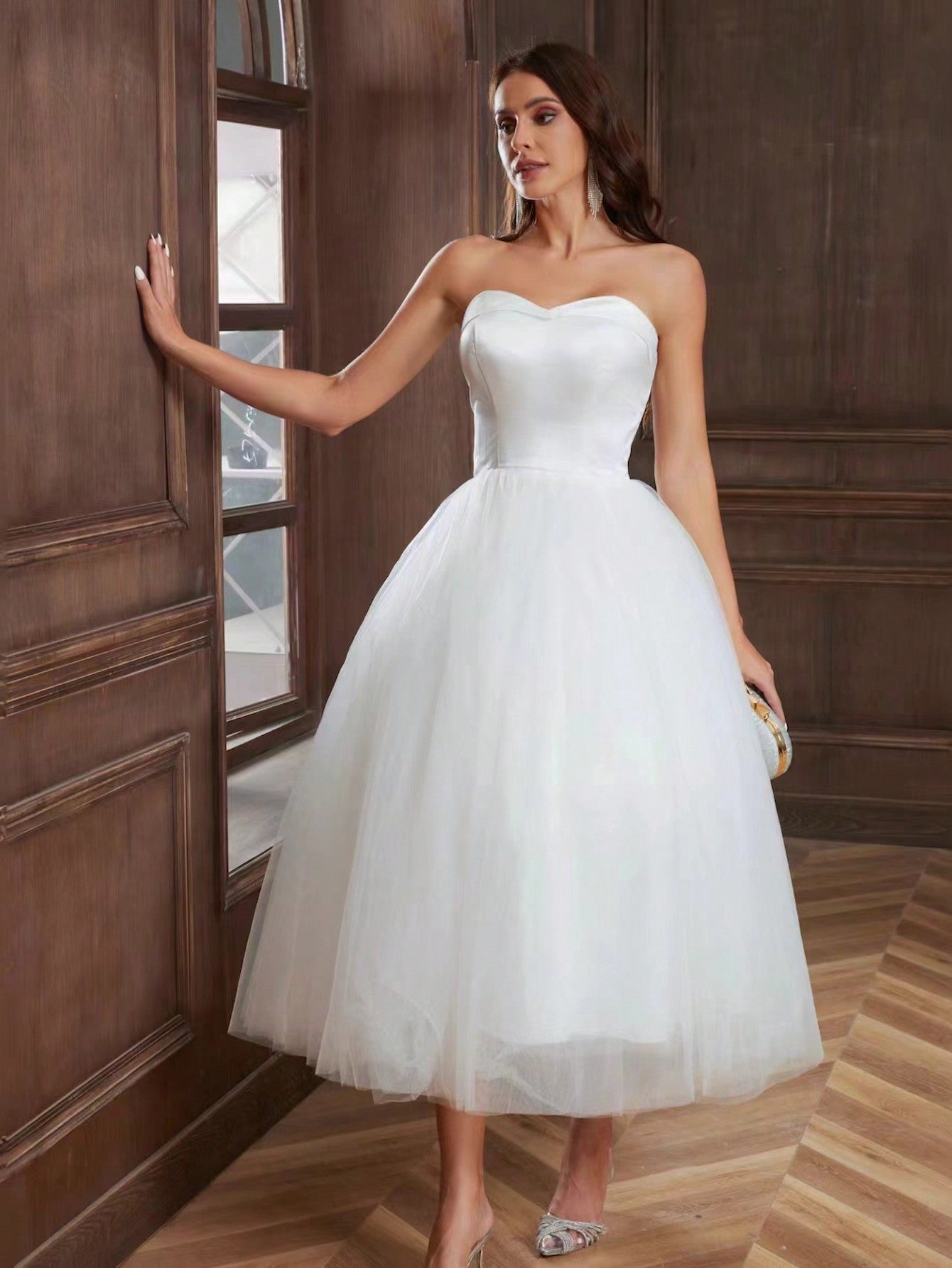 Elegant Allure: Solid Mesh Strapless Wedding Dress