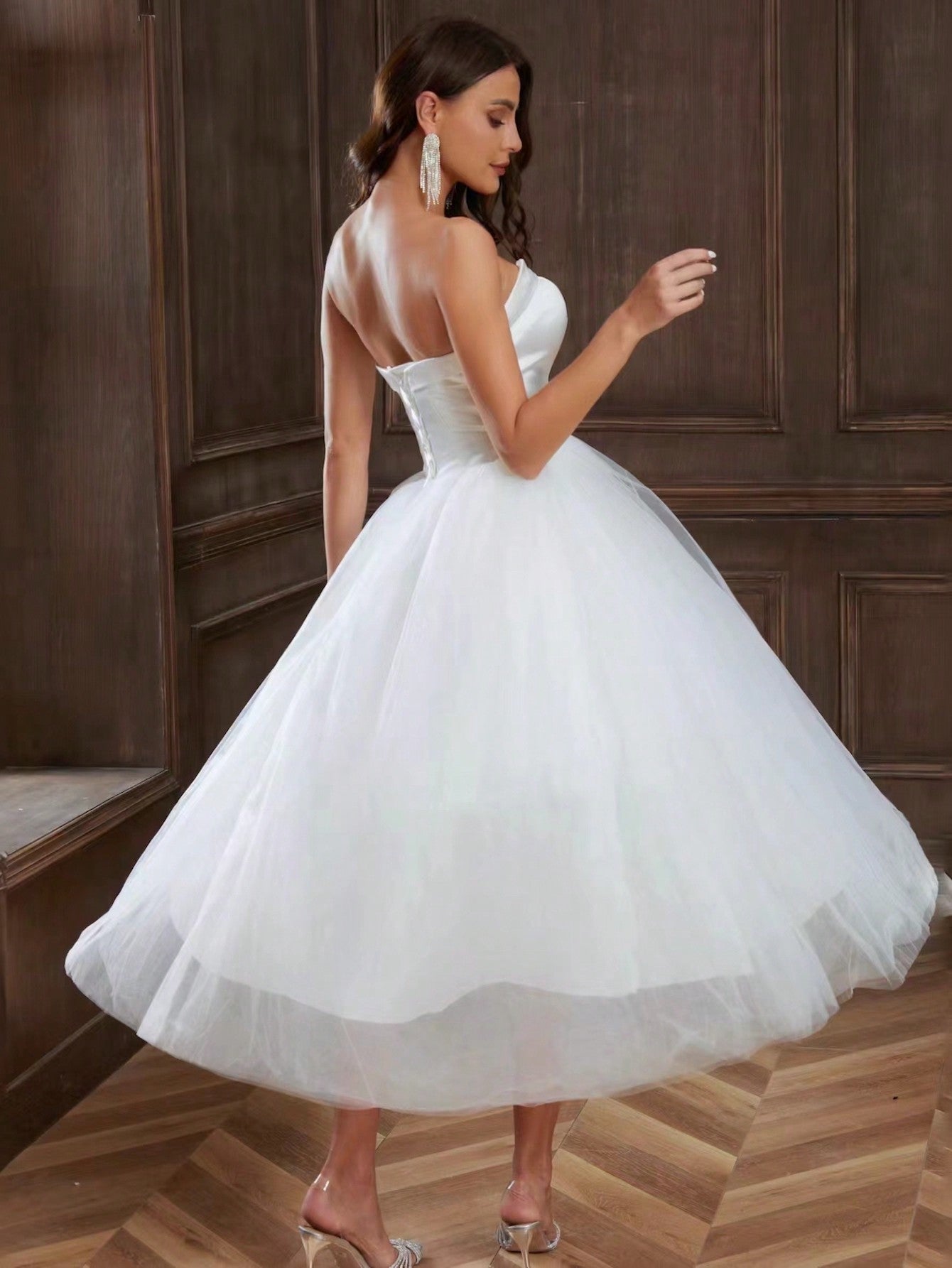 Elegant Allure: Solid Mesh Strapless Wedding Dress