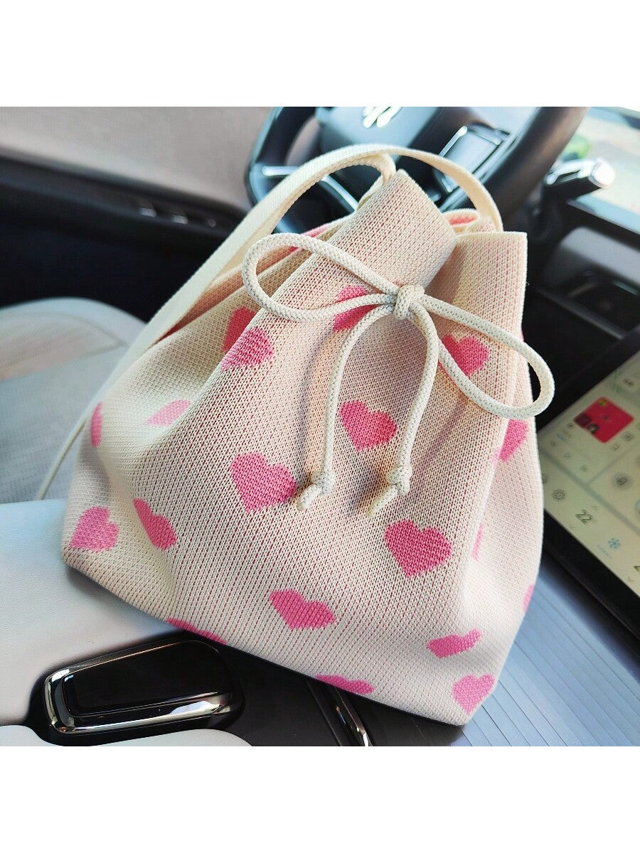 Heartfelt Fashion: Knitted Bag with a Touch of Romance