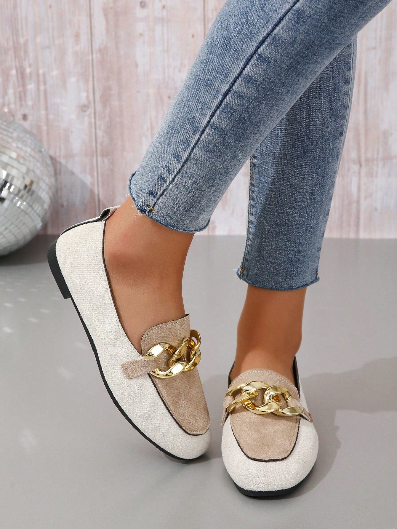 Women Chain Decor Flat Loafers Fashionable Flat Shoes