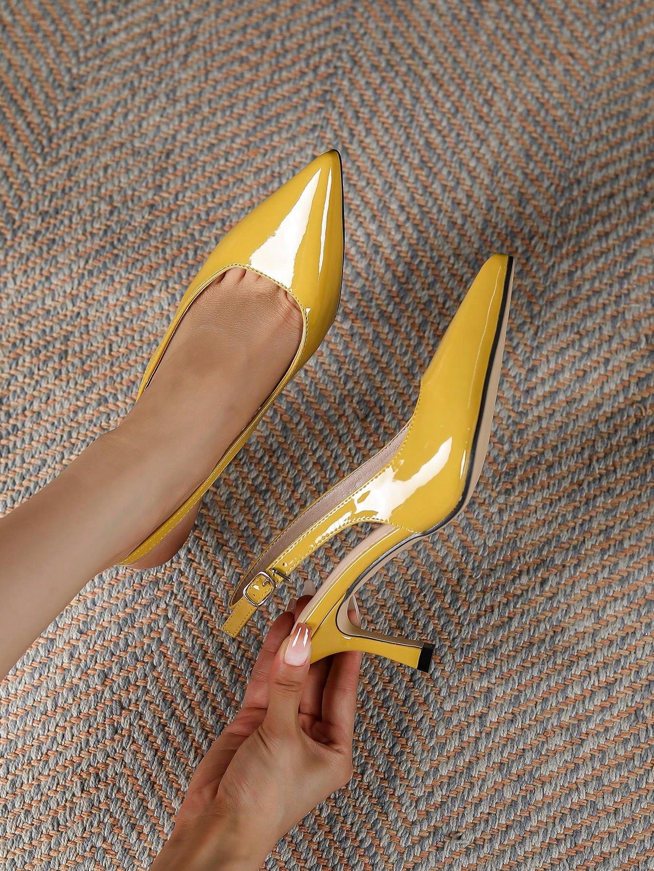 Women's Elegant Slingback High-Heeled Shoes with Pointed Toe: Timeless Sophistication