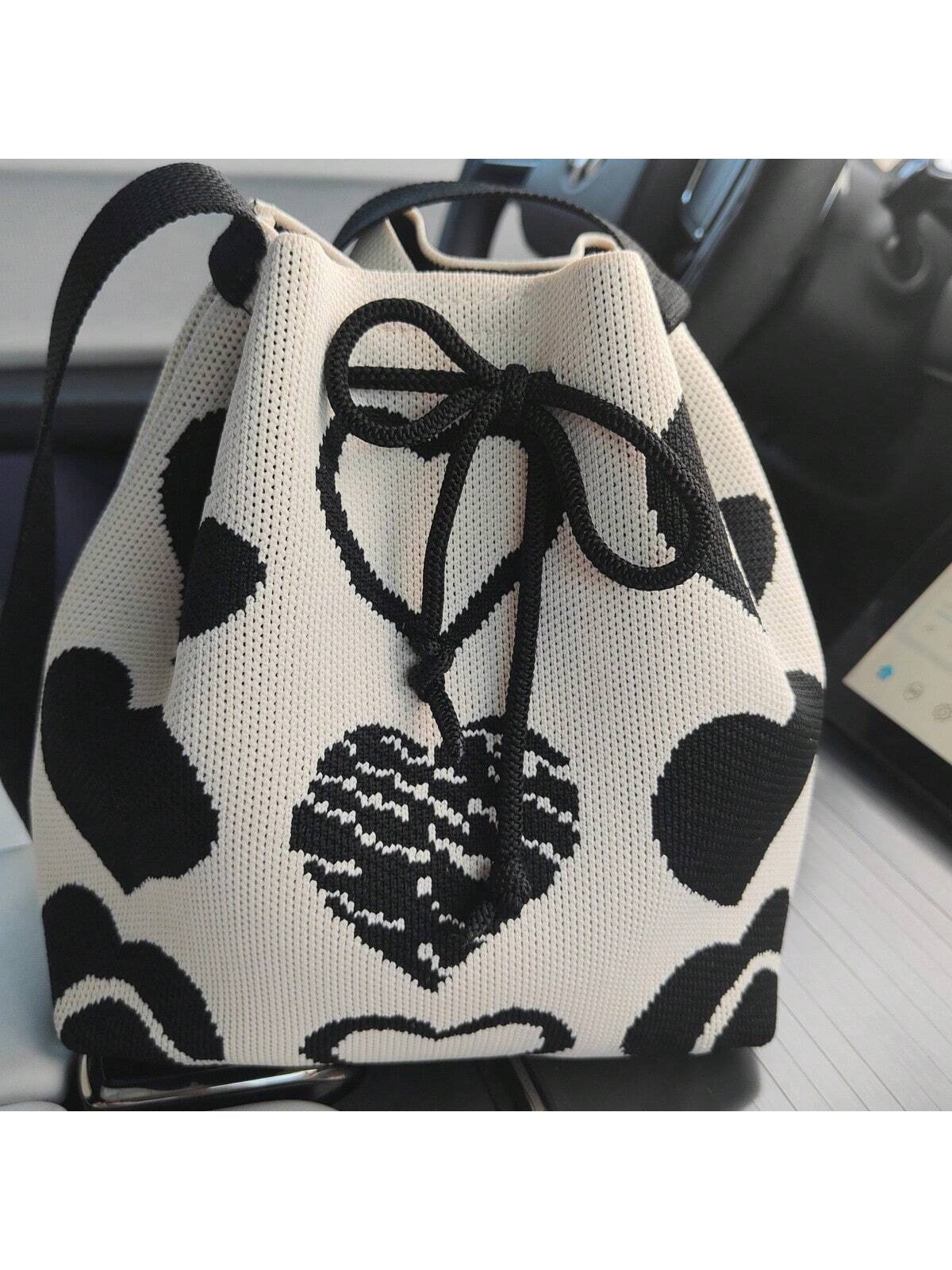 Heartfelt Fashion: Knitted Bag with a Touch of Romance