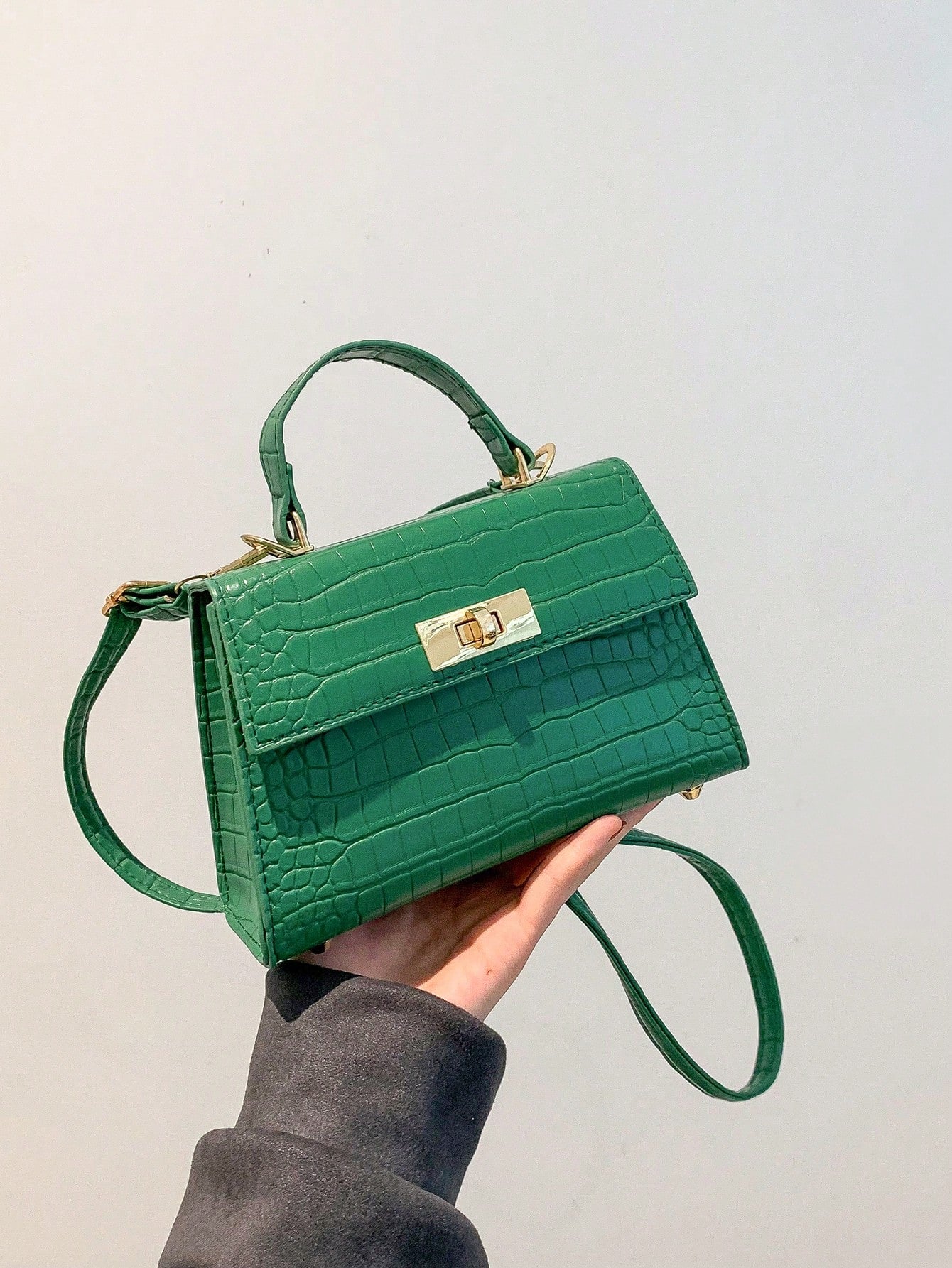 Mini Fashionable Crocodile Pattern Flap Handbag: The Versatile Crossbody Essential